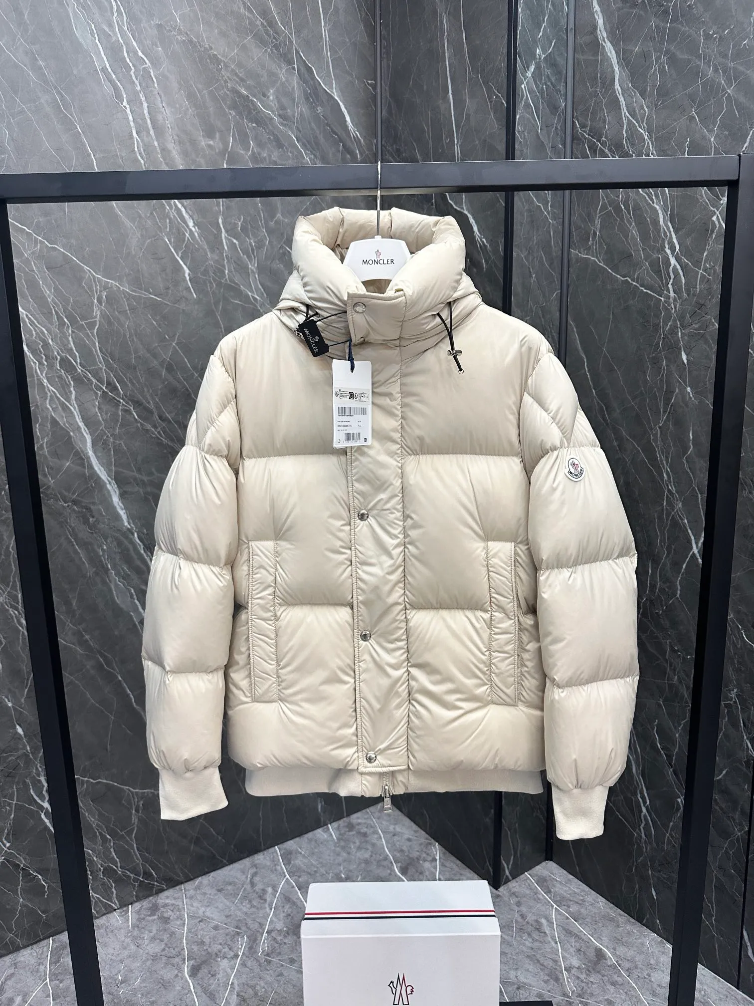 ⬆️Moncler Risler .90 . Lightweight . Risler ， 。 Risler ， 。 ， 。 • • • • • • • Size: 1-5. D 6773098630
